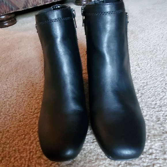 Womens boots - Picture 4 of 8